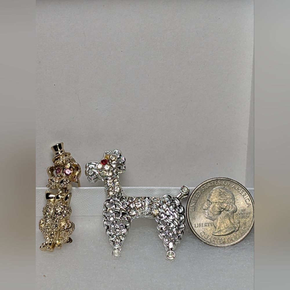 Vintage Poodle Brooch Pair Rhinestone Dog Pins Gold Silver Figural Grandmacore - Picture 3 of 11